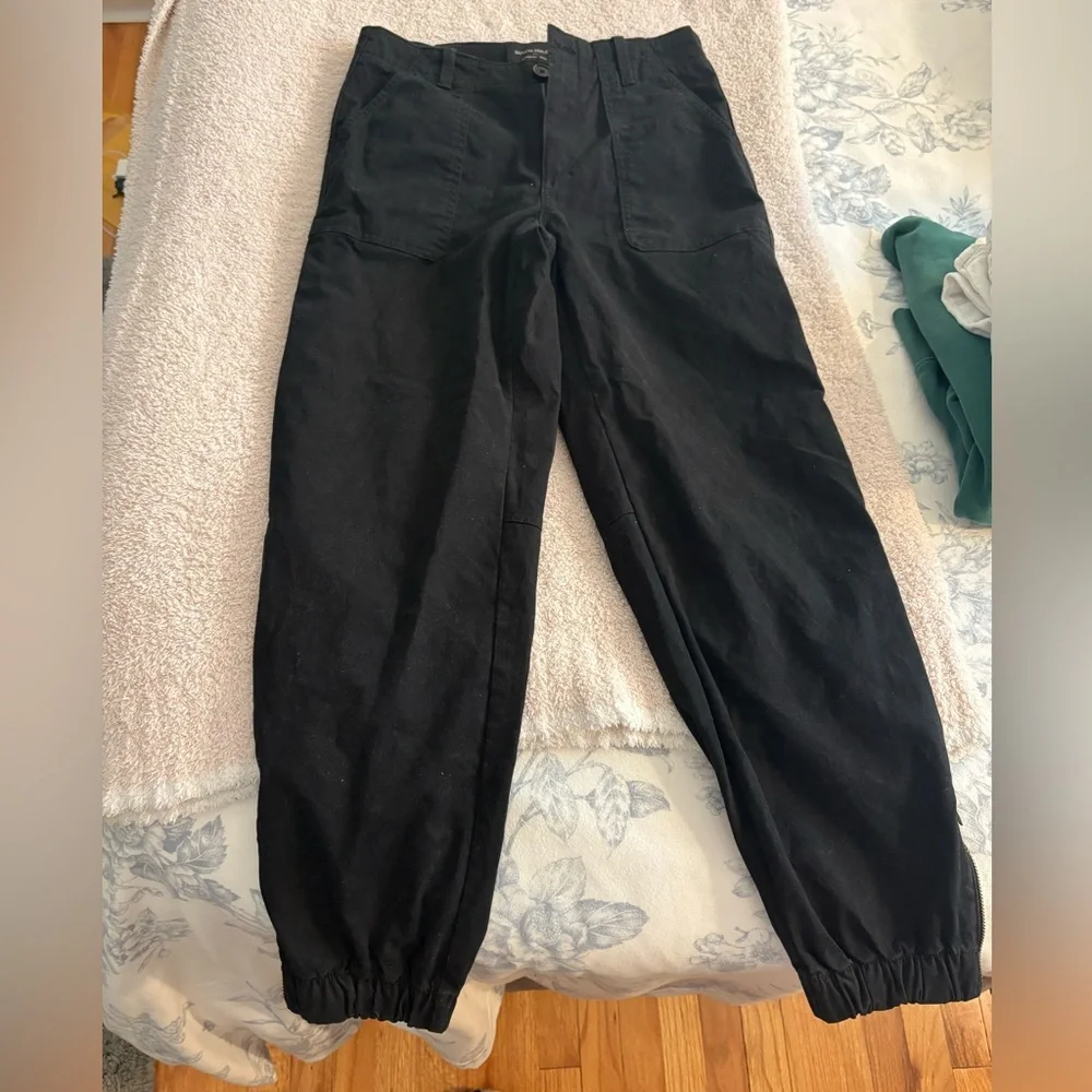 Banana Republic Black Cargo Pants - Picture 1 of 5
